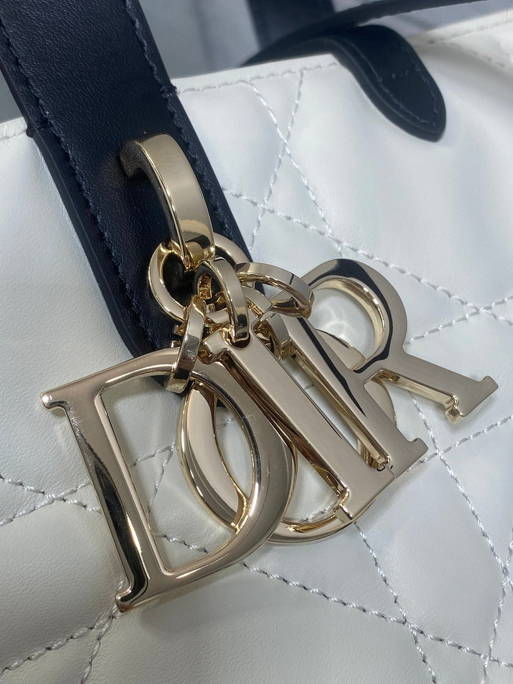 DIOR 25S TOUJOURS VERTICAL NANO TOTE BAG 18 IN IVORY BLACK MACROCANNAGE CALFSKIN